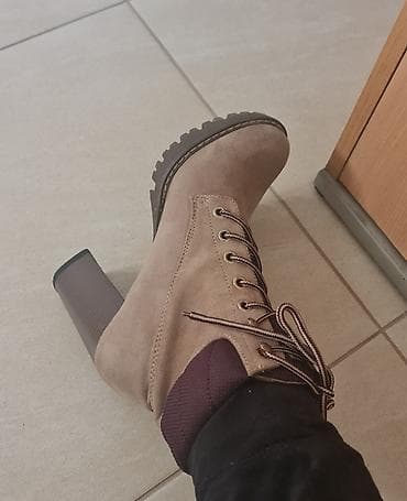 Čizmice kratke. nisu nosene. br. 38. 24cm na lalafo.rs — 3 Čizmice kratke. nisu nosene. br. 38. 24cm — 3