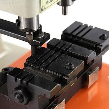 Mašina za izradu duplikata ključeva – DEFU model - Električna stolna na lalafo.rs — 2 Mašina za izradu duplikata ključeva – DEFU model - Električna stolna — 2