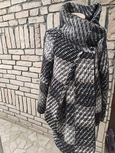 Ε½enski kaput, veliΔine M i L, super oΔuvan. - Model: asimetriΔni na lalafo.rs Ε½enski kaput, veliΔine M i L, super oΔuvan. - Model: asimetriΔni