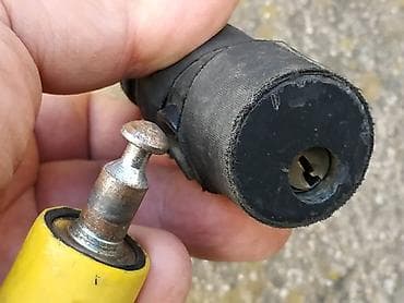 Sajla za zakljucavanje bicikla sa prstenovima Prodajem koriscenu na lalafo.rs Sajla za zakljucavanje bicikla sa prstenovima Prodajem koriscenu