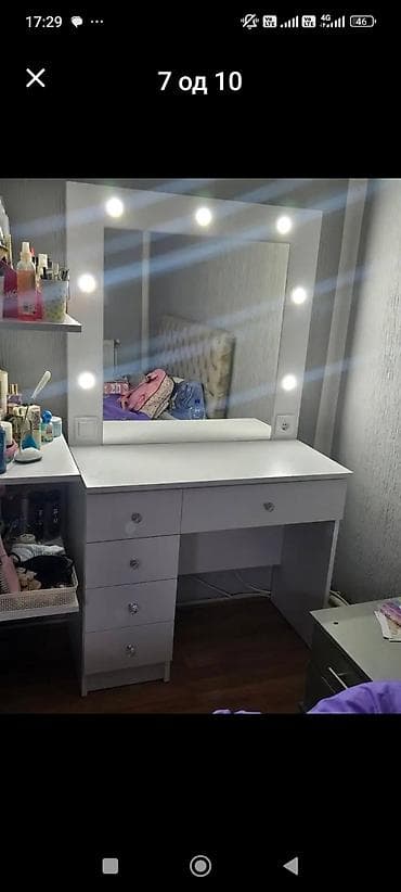 Toaletni sto sa velikim ogledalom i LED sijalicama - Prostran na lalafo.rs — 7 Toaletni sto sa velikim ogledalom i LED sijalicama - Prostran — 7