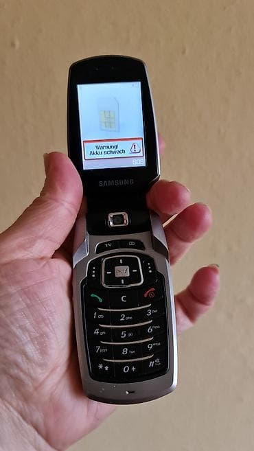 Samsung SGH-P900 preklopni mobilni telefon - Model: SGH-P900 na lalafo.rs — 3 Samsung SGH-P900 preklopni mobilni telefon - Model: SGH-P900 — 3