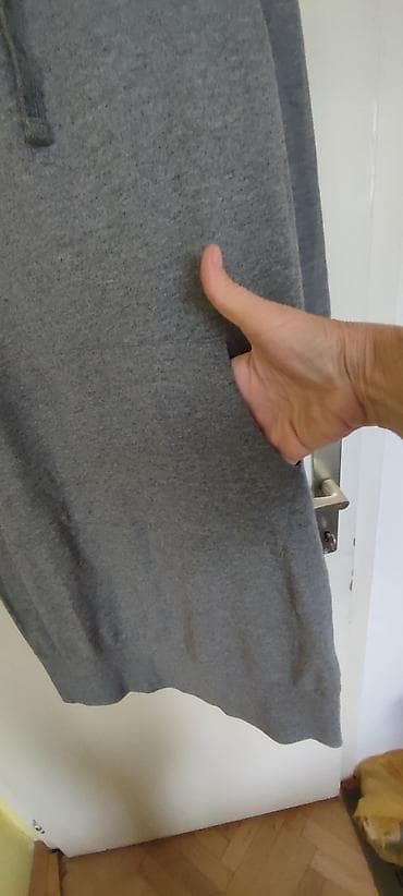 Sve po 300 osim vunenog zutog djempera i sive vunene rolkekoji su na lalafo.rs — 3 Sve po 300 osim vunenog zutog djempera i sive vunene rolkekoji su — 3