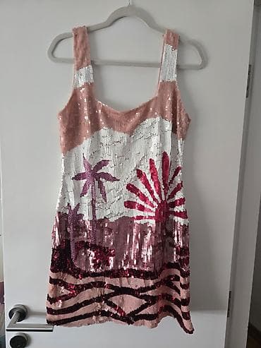 Šljokičasta mini haljina bez rukava - Brend: River Island (etiketa na lalafo.rs — 1 Šljokičasta mini haljina bez rukava - Brend: River Island (etiketa — 1