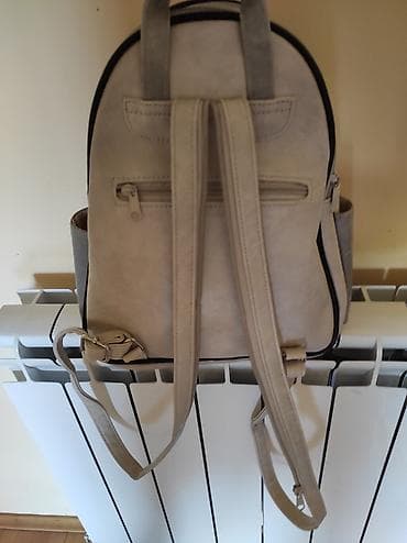Accessories: Ranac srednje veličine. Sa dosta pregrada. Polovan at lalafo.rs — 2 Accessories: Ranac srednje veličine. Sa dosta pregrada. Polovan — 2