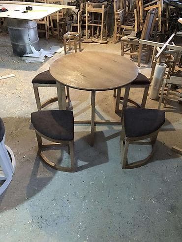 Okrugli set za trpezariju/kafeteriju – sto sa 4 tabure stolice koje se na lalafo.rs Okrugli set za trpezariju/kafeteriju – sto sa 4 tabure stolice koje se