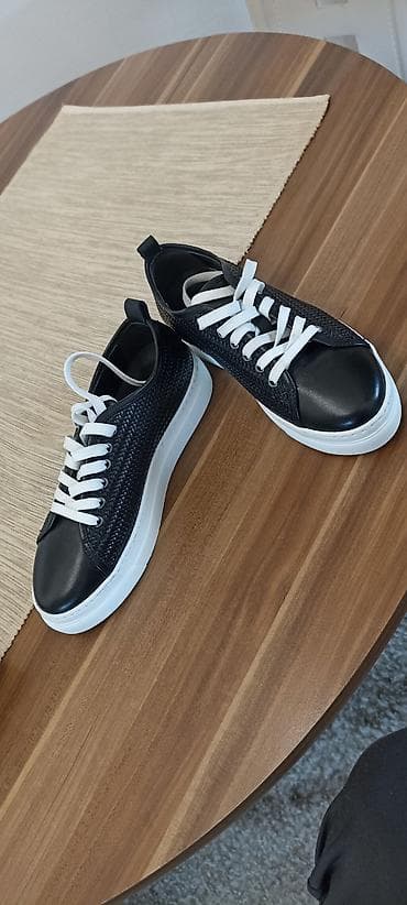 Crne casual patike sa belim đonom i pertlama - Materijal gornjišta na lalafo.rs — 5 Crne casual patike sa belim đonom i pertlama - Materijal gornjišta — 5