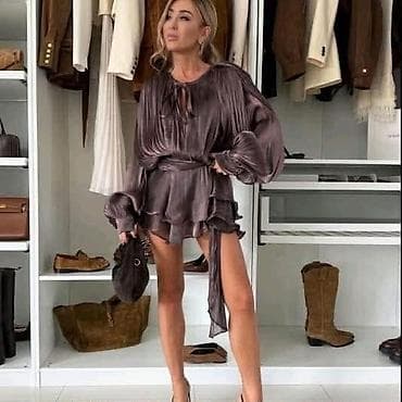 Ženska mini haljina sa volanima – plisirana, lepršava - Kroj: mini na lalafo.rs — 1 Ženska mini haljina sa volanima – plisirana, lepršava - Kroj: mini — 1