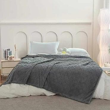 Prekrivač za krevet u roze boji sa teksturiranim dezenom listova na lalafo.rs — 10 Prekrivač za krevet u roze boji sa teksturiranim dezenom listova — 10