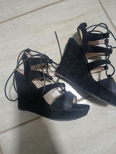 Crne ženske sandale na klina (platforma/wedge) sa vezivanjem oko at lalafo.rs — 2 Crne ženske sandale na klina (platforma/wedge) sa vezivanjem oko — 2