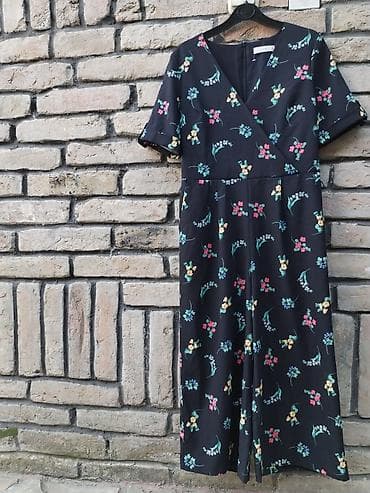 Oasis kombinezon, veličina S/M - Model: ženstveni kombinezon sa at lalafo.rs — 1 Oasis kombinezon, veličina S/M - Model: ženstveni kombinezon sa — 1