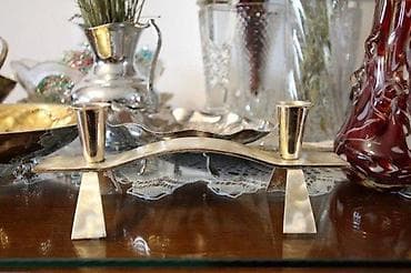 Posrebreni svećnjak za dve sveće 📌 Opis: Posrebreni svećnjak za dve na lalafo.rs Posrebreni svećnjak za dve sveće 📌 Opis: Posrebreni svećnjak za dve