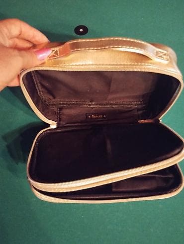 Neseser sa dve pregrade jako praktičan 26 širina 16 visina na lalafo.rs — 4 Neseser sa dve pregrade jako praktičan 26 širina 16 visina — 4