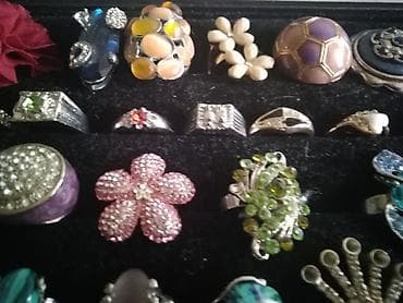 Novi ženski prsteni -svi zajedno-gomila novi različiti - ima po neki i na lalafo.rs — 7 Novi ženski prsteni -svi zajedno-gomila novi različiti - ima po neki i — 7