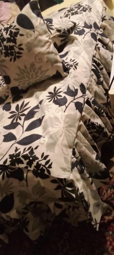 Posteljina – set sa prekrivačem i jastučnicama - Dizajn: floralni na lalafo.rs — 1 Posteljina – set sa prekrivačem i jastučnicama - Dizajn: floralni — 1