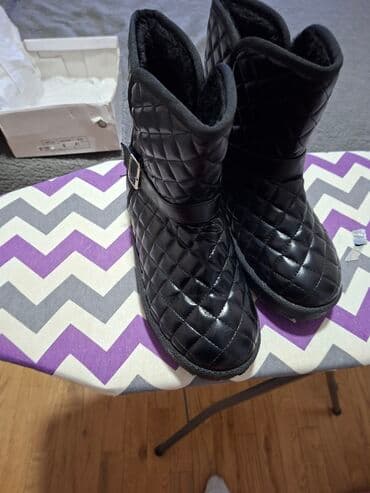 Čizme, 40 na lalafo.rs Čizme, 40