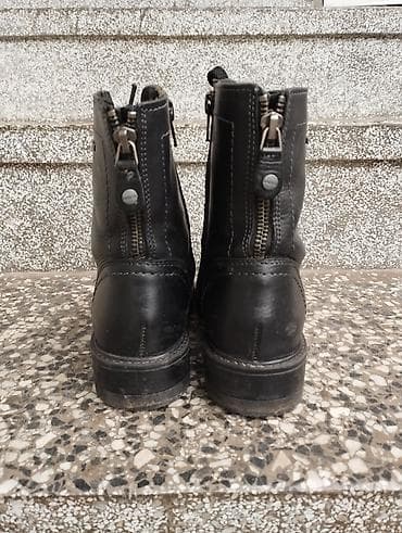 Kožne čizme LASOCKI br.34, crne, model sa pertlama i bočnim at lalafo.rs — 3 Kožne čizme LASOCKI br.34, crne, model sa pertlama i bočnim — 3