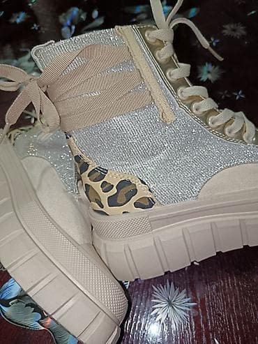 Ženske patike/čizme sa platformom – broj 39. - Dizajn: kombinacija na lalafo.rs — 1 Ženske patike/čizme sa platformom – broj 39. - Dizajn: kombinacija — 1