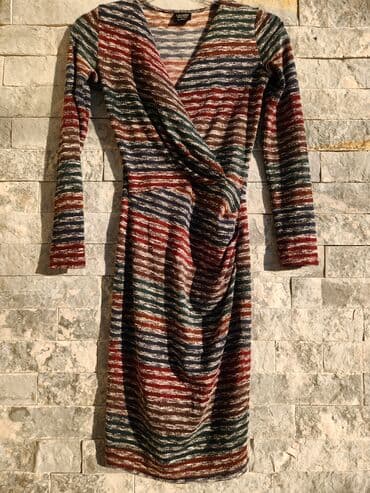Haljina LEGEND M vel, nema oštećenja, ima dosta elastina na lalafo.rs Haljina LEGEND M vel, nema oštećenja, ima dosta elastina