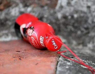 Antiques: Coca Cola, boca iz 1930, privezak. Coca Cola, boca iz 1930, privezak at lalafo.rs — 8 Antiques: Coca Cola, boca iz 1930, privezak. Coca Cola, boca iz 1930, privezak — 8