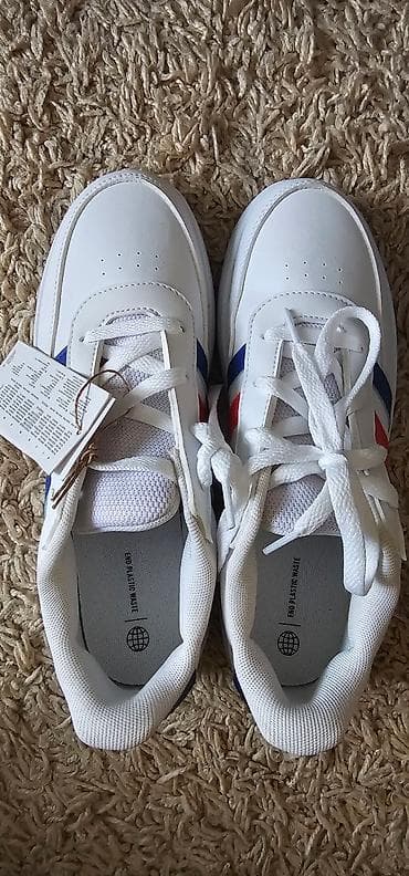 Adidas patike – bele, niskog profila, sa pertlama. Klasičan kožni na lalafo.rs — 1 Adidas patike – bele, niskog profila, sa pertlama. Klasičan kožni — 1