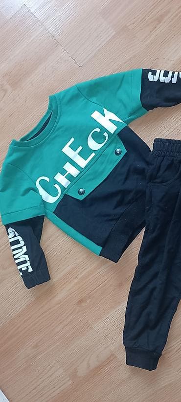 Dečija trenerka u zelenoj i crnoj boji, veličine 2 godine. Komplet se na lalafo.rs — 2 Dečija trenerka u zelenoj i crnoj boji, veličine 2 godine. Komplet se — 2