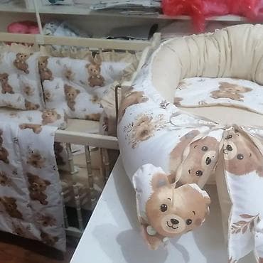 Komplet posteljine i zaštitnika za bebin krevetac – dezen medvedići na lalafo.rs Komplet posteljine i zaštitnika za bebin krevetac – dezen medvedići