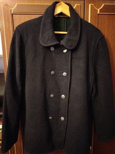 Topao kaput za odrasle, tamne boje, dizajniran sa duplim kopčanjem na lalafo.rs Topao kaput za odrasle, tamne boje, dizajniran sa duplim kopčanjem