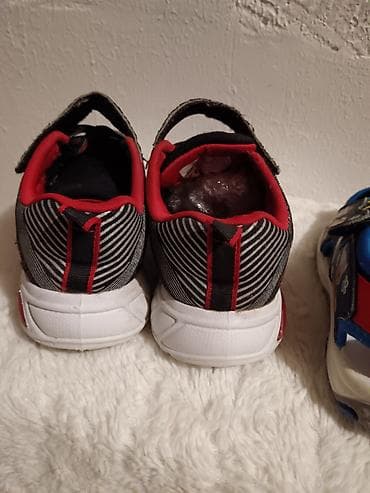 Skechers patike i nikeldin sandale(svetlece)28,ug 17.5 Sandale,kratko na lalafo.rs — 7 Skechers patike i nikeldin sandale(svetlece)28,ug 17.5 Sandale,kratko — 7