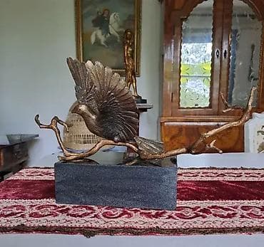 Ptica i grana od bronze na mermernom postolju. Ukupna visina 21cm na lalafo.rs — 4 Ptica i grana od bronze na mermernom postolju. Ukupna visina 21cm — 4