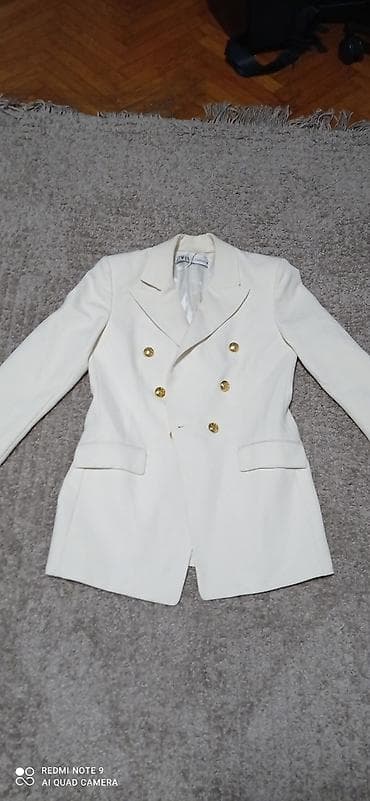 ZARA ženski blejzer, model sa duplim kopčanjem. - Boja: krem/bela - na lalafo.rs — 2 ZARA ženski blejzer, model sa duplim kopčanjem. - Boja: krem/bela - — 2