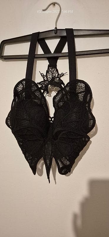 Gotički top i bralet – set 1) Crni crop top sa tankim bretelama - at lalafo.rs — 3 Gotički top i bralet – set 1) Crni crop top sa tankim bretelama - — 3