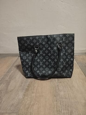 Louis vuitton torba. Očuvana. Slike sve govore at lalafo.rs — 2 Louis vuitton torba. Očuvana. Slike sve govore — 2