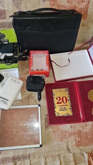 Set korisnih gedžeta i dodataka: - Putni univerzalni adapter sa 2 USB na lalafo.rs — 2 Set korisnih gedžeta i dodataka: - Putni univerzalni adapter sa 2 USB — 2