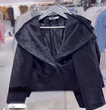 Ženska kraća bunda s kapuljastim širokim reverom - Brend: LARA na lalafo.rs — 2 Ženska kraća bunda s kapuljastim širokim reverom - Brend: LARA — 2