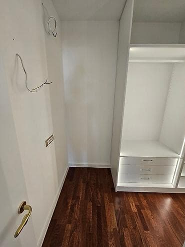 Ugradni garderober / walk-in ormar po meri - Moderan, beli sistem na lalafo.rs — 2 Ugradni garderober / walk-in ormar po meri - Moderan, beli sistem — 2