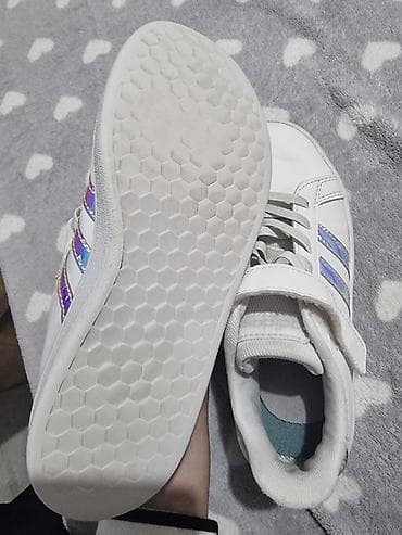 Adidas patike za devojcice bez ostecenja. Broj 32. Za vise informacija na lalafo.rs — 3 Adidas patike za devojcice bez ostecenja. Broj 32. Za vise informacija — 3