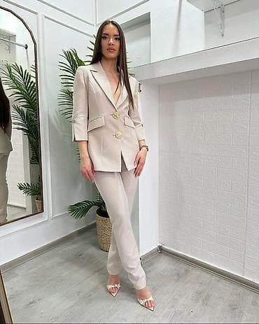 💫Elegantno žensko odelo – sako i pantalone u bež/stone nijansi. 3500 na lalafo.rs — 1 💫Elegantno žensko odelo – sako i pantalone u bež/stone nijansi. 3500 — 1