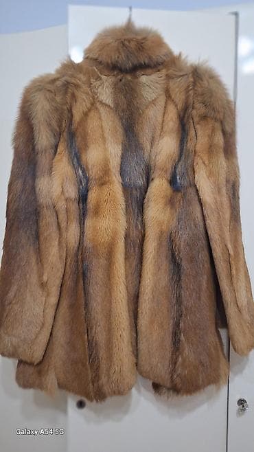 Ženska bunda od prirodnog krzna u toplim smeđe‑zlatnim tonovima sa na lalafo.rs — 1 Ženska bunda od prirodnog krzna u toplim smeđe‑zlatnim tonovima sa — 1