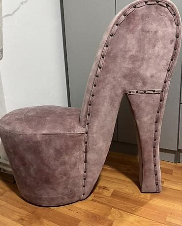 👠 Fotelja u obliku štikle – kao nova ✨ Atraktivna i moderna fotelja na lalafo.rs 👠 Fotelja u obliku štikle – kao nova ✨ Atraktivna i moderna fotelja