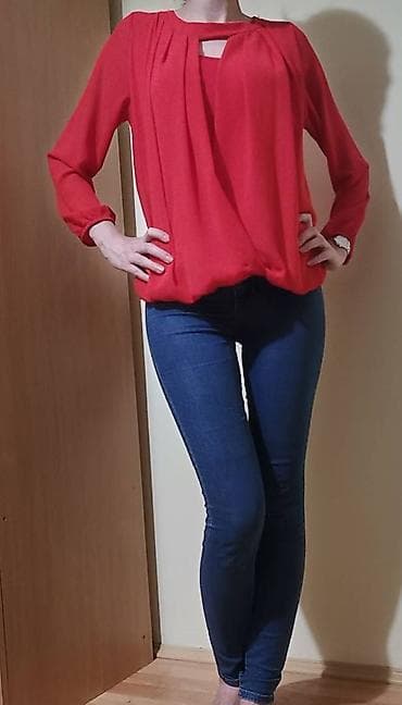 Crvena bluza POKLON UZ KUPOVINU Ima malo oštećenje. Pri dnu je na lalafo.rs Crvena bluza POKLON UZ KUPOVINU Ima malo oštećenje. Pri dnu je