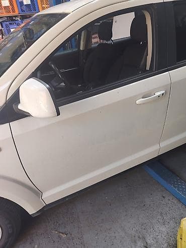 Fiat Freemont prednja desna vrata bela boja na lalafo.rs Fiat Freemont prednja desna vrata bela boja