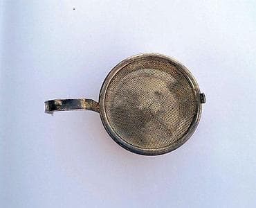 Antiques: Antikna posrebrena cediljka za čaj. Antikna cediljka za čaj. Dimenzije at lalafo.rs — 6 Antiques: Antikna posrebrena cediljka za čaj. Antikna cediljka za čaj. Dimenzije — 6