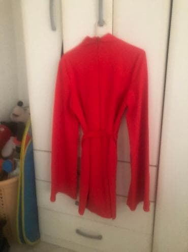 Crveni ženski kardigan/kimono s remenom - Elegantna crvena boja - na lalafo.rs — 1 Crveni ženski kardigan/kimono s remenom - Elegantna crvena boja - — 1