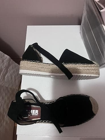 1) Nike Renew (crno‑sive sa roze detaljima) - Sportske patike sa Nike na lalafo.rs — 7 1) Nike Renew (crno‑sive sa roze detaljima) - Sportske patike sa Nike — 7