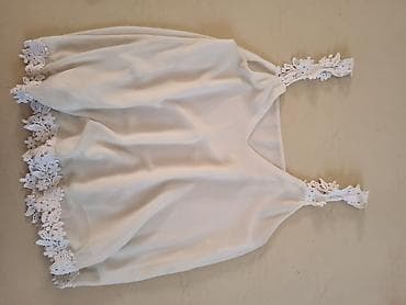 Ženska bela bluza sa V-izrezom i širokim naramenicama. Bluza je na lalafo.rs — 3 Ženska bela bluza sa V-izrezom i širokim naramenicama. Bluza je — 3