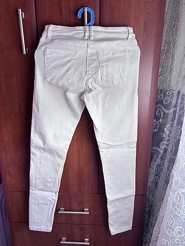 Bele ženske Esprit farmerke, veličine D 34/30 (EU S). Klasičan dizajn na lalafo.rs Bele ženske Esprit farmerke, veličine D 34/30 (EU S). Klasičan dizajn