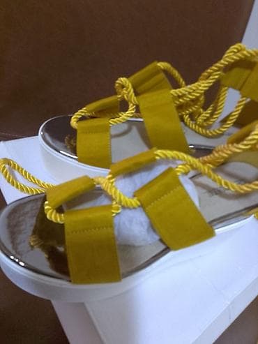 Women's Footwear: Sandale,velicina 40,na vezivanje,platforma.Cena 1400 dinara.Novo!!! at lalafo.rs — 2 Women's Footwear: Sandale,velicina 40,na vezivanje,platforma.Cena 1400 dinara.Novo!!! — 2