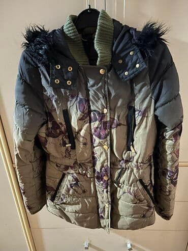 Desigual zimska jakna. Super stanje na lalafo.rs Desigual zimska jakna. Super stanje