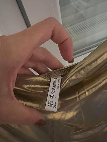 Zlatna večernja haljina Stradivarius - Brend: Stradivarius - na lalafo.rs — 2 Zlatna večernja haljina Stradivarius - Brend: Stradivarius - — 2